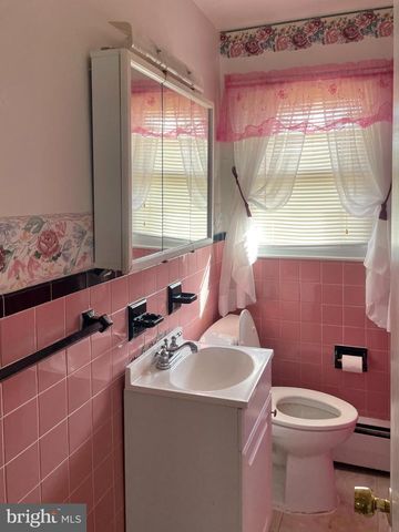 326 SCHOOL ST, Romney, WV 26757