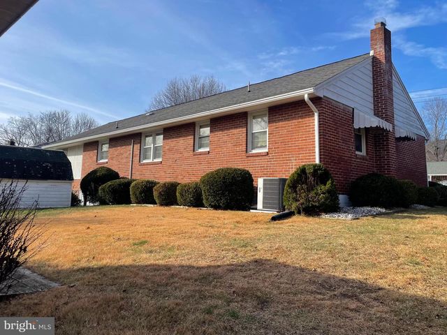 326 SCHOOL ST, Romney, WV 26757