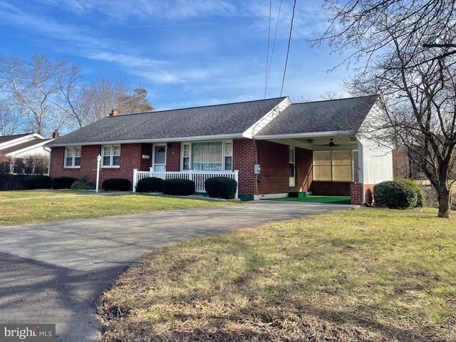 326 SCHOOL ST, Romney, WV 26757