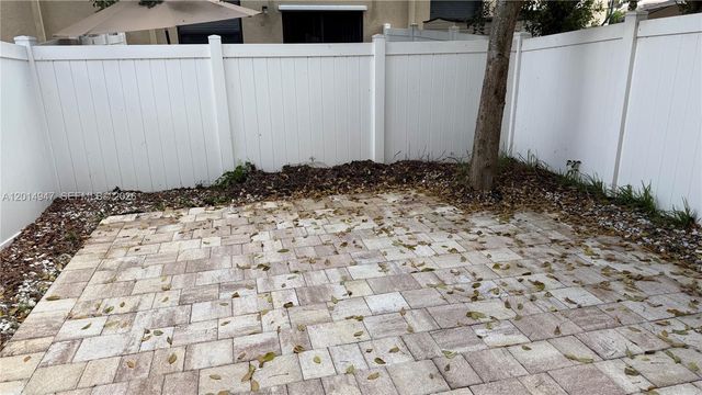 9213 W 33rd Way, Hialeah, FL 33018