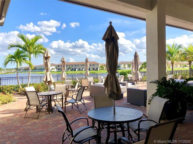 9213 W 33rd Way, Hialeah, FL 33018