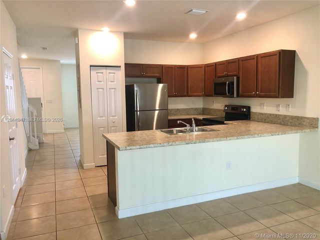 9213 W 33rd Way, Hialeah, FL 33018