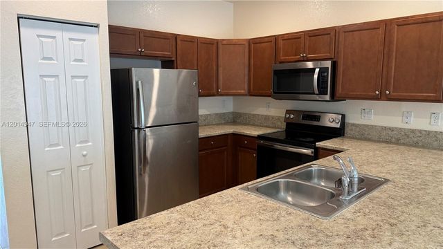 9213 W 33rd Way, Hialeah, FL 33018