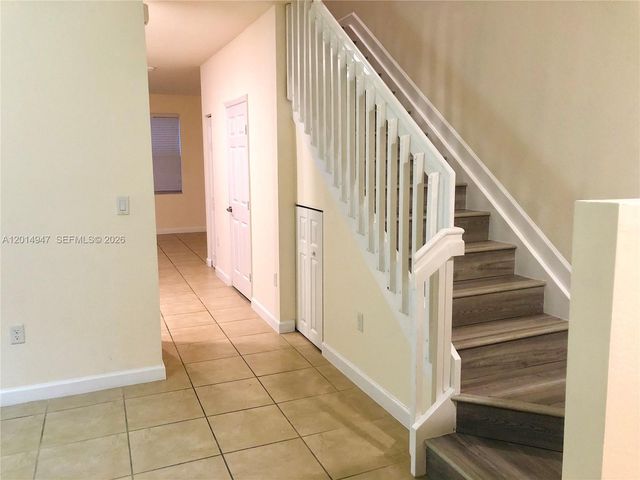9213 W 33rd Way, Hialeah, FL 33018