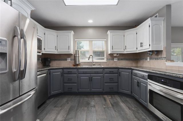 8120 NW Delta Drive, Kansas City, MO 64151