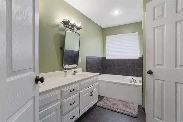 8120 NW Delta Drive, Kansas City, MO 64151