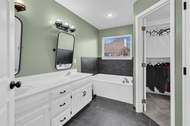 8120 NW Delta Drive, Kansas City, MO 64151