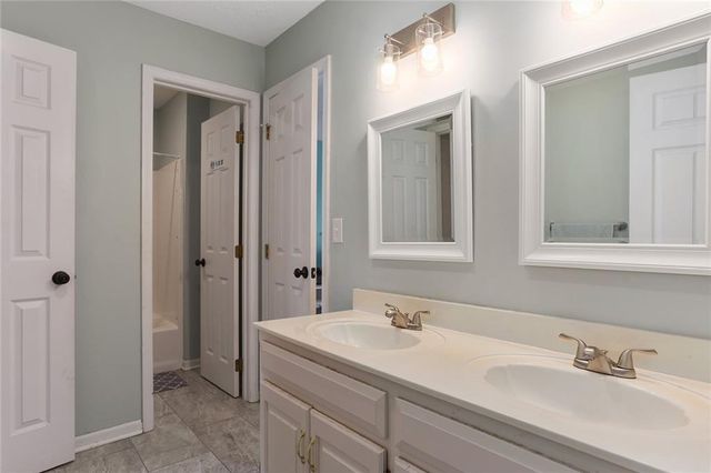 8120 NW Delta Drive, Kansas City, MO 64151