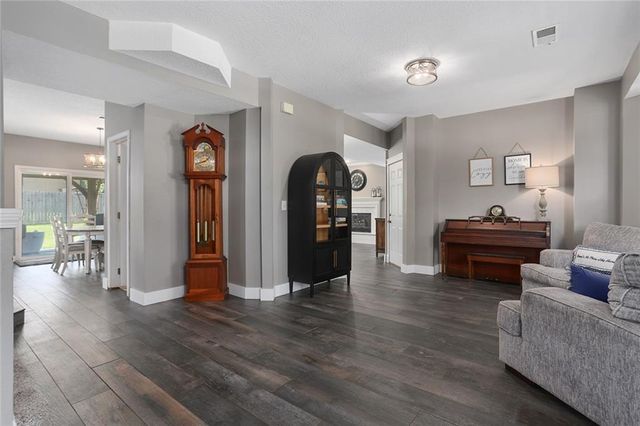 8120 NW Delta Drive, Kansas City, MO 64151