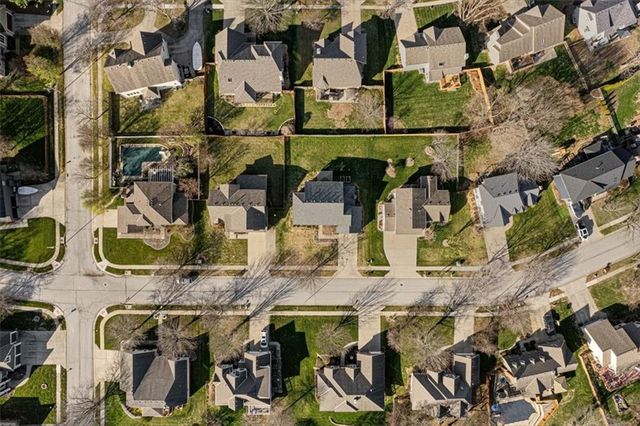 8120 NW Delta Drive, Kansas City, MO 64151