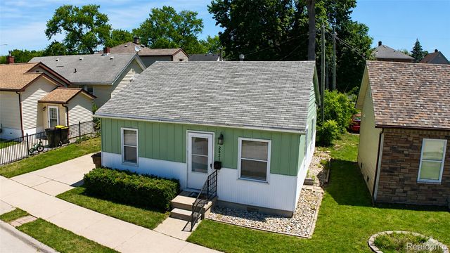 2421 5th Street, Trenton, MI 48183