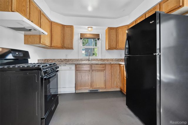 2421 5th Street, Trenton, MI 48183