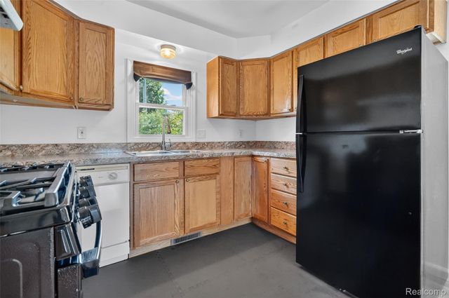 2421 5th Street, Trenton, MI 48183