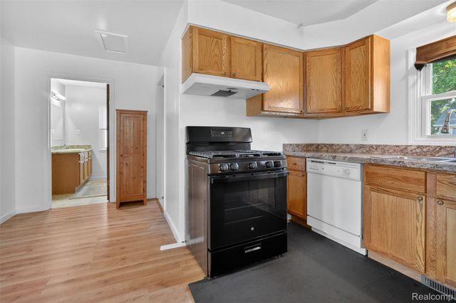 2421 5th Street, Trenton, MI 48183