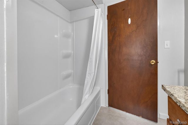 2421 5th Street, Trenton, MI 48183