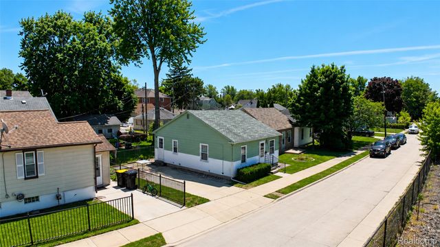 2421 5th Street, Trenton, MI 48183