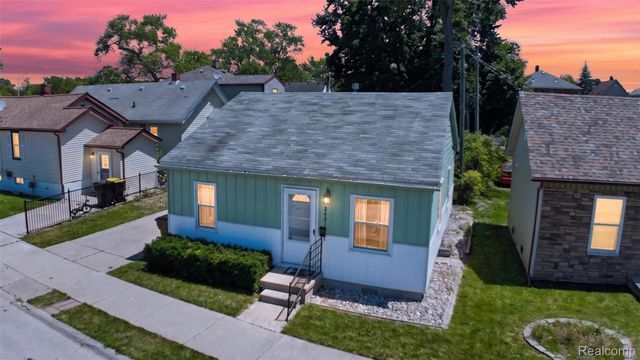 2421 5th Street, Trenton, MI 48183
