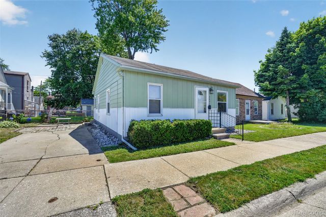 2421 5th Street, Trenton, MI 48183