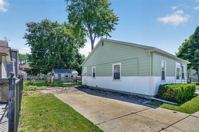 2421 5th Street, Trenton, MI 48183