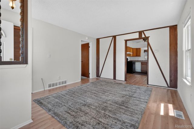 2421 5th Street, Trenton, MI 48183
