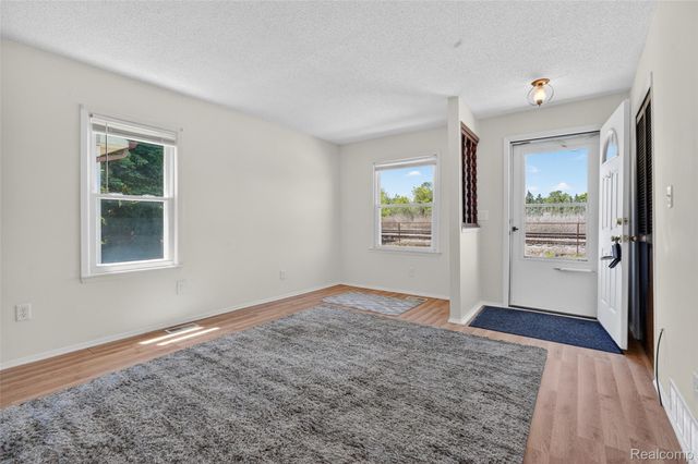 2421 5th Street, Trenton, MI 48183
