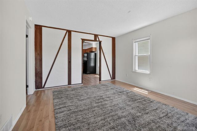2421 5th Street, Trenton, MI 48183
