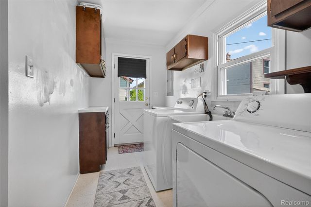 2421 5th Street, Trenton, MI 48183