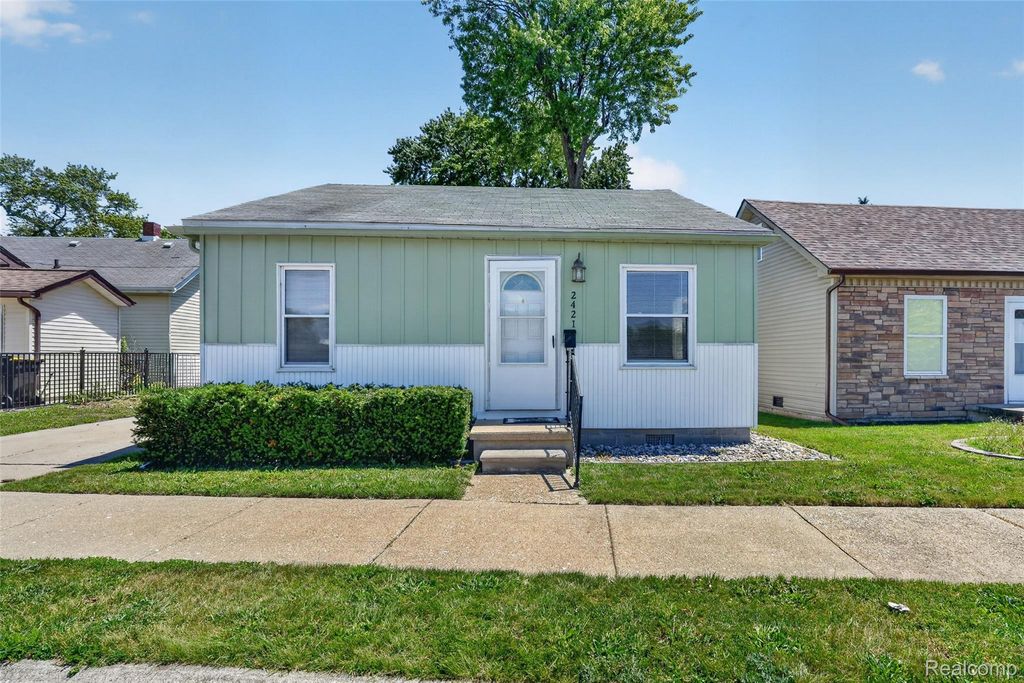 2421 5th Street, Trenton, MI 48183