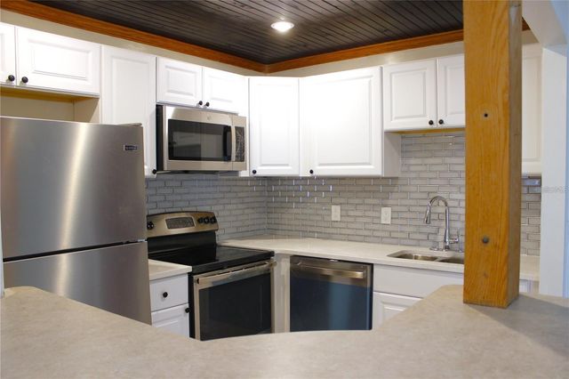101 CAMBRIDGE TRAIL 194, Sun City Center, FL 33573