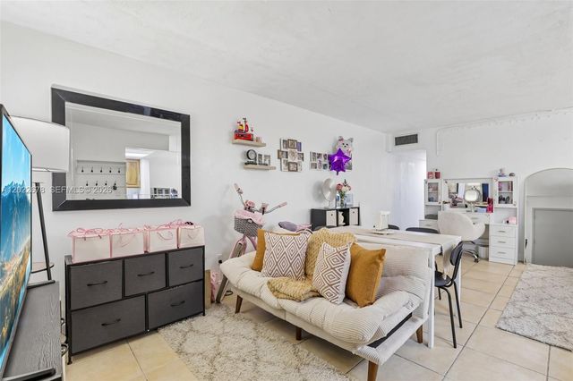 1851 NE 168th St B6, North Miami Beach, FL 33162