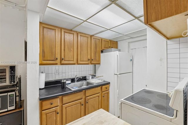 1851 NE 168th St B6, North Miami Beach, FL 33162