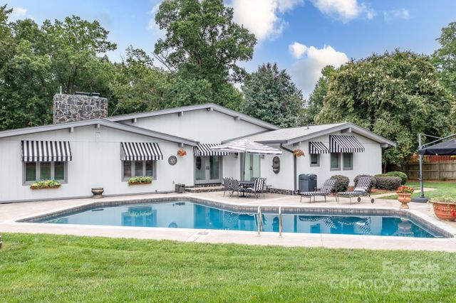 3125 Lake Shore Road S, Denver, NC 28037