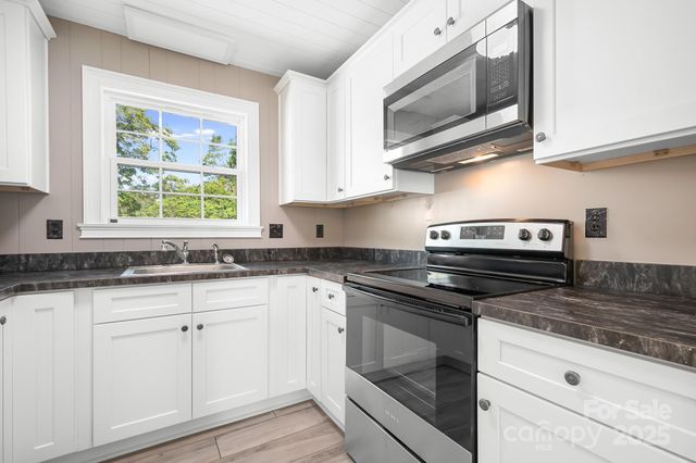3125 Lake Shore Road S, Denver, NC 28037