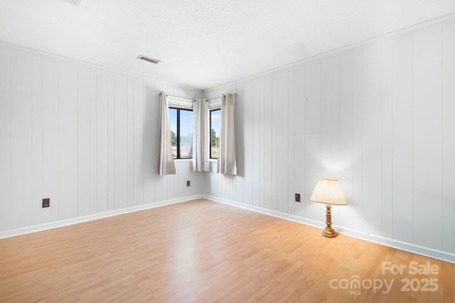 3125 Lake Shore Road S, Denver, NC 28037