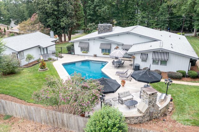 3125 Lake Shore Road S, Denver, NC 28037
