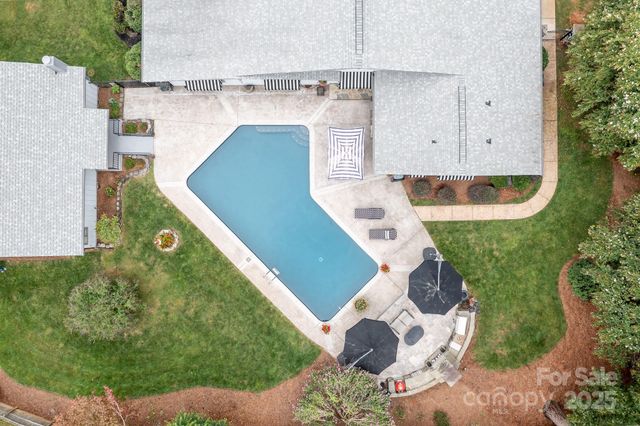 3125 Lake Shore Road S, Denver, NC 28037