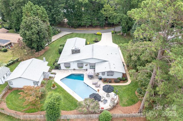 3125 Lake Shore Road S, Denver, NC 28037