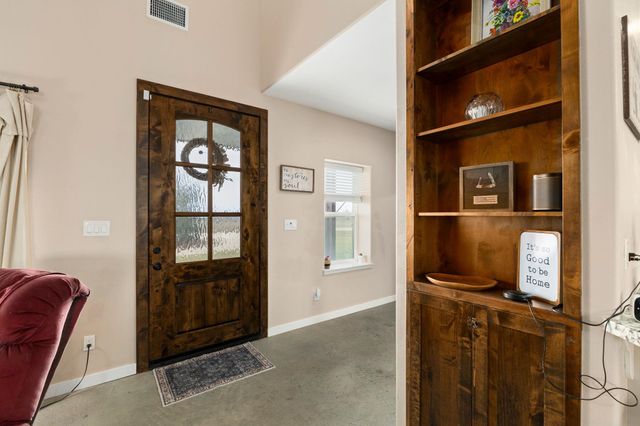 1138 Creekside LN, Weimar, TX 78962