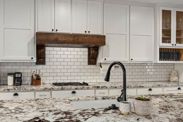 1138 Creekside LN, Weimar, TX 78962