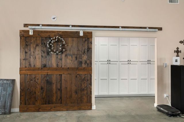 1138 Creekside LN, Weimar, TX 78962