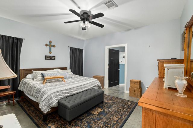 1138 Creekside LN, Weimar, TX 78962