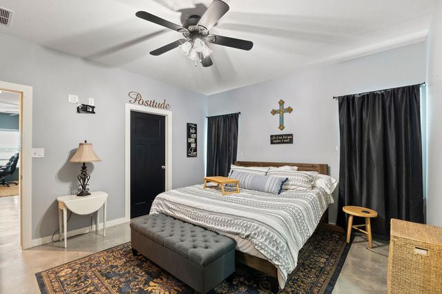 1138 Creekside LN, Weimar, TX 78962