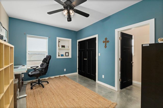 1138 Creekside LN, Weimar, TX 78962