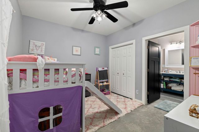 1138 Creekside LN, Weimar, TX 78962