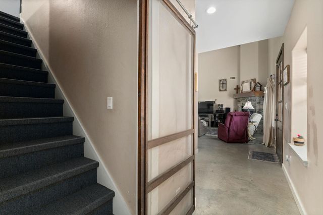 1138 Creekside LN, Weimar, TX 78962