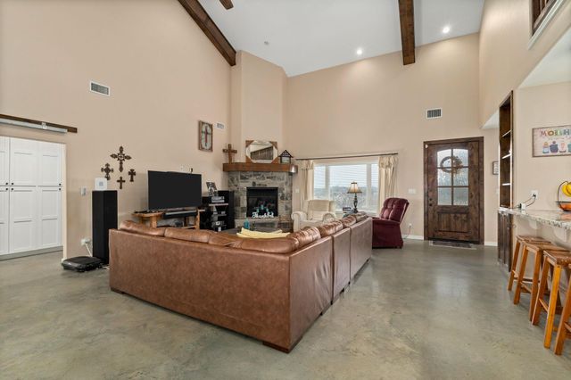 1138 Creekside LN, Weimar, TX 78962