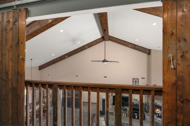 1138 Creekside LN, Weimar, TX 78962