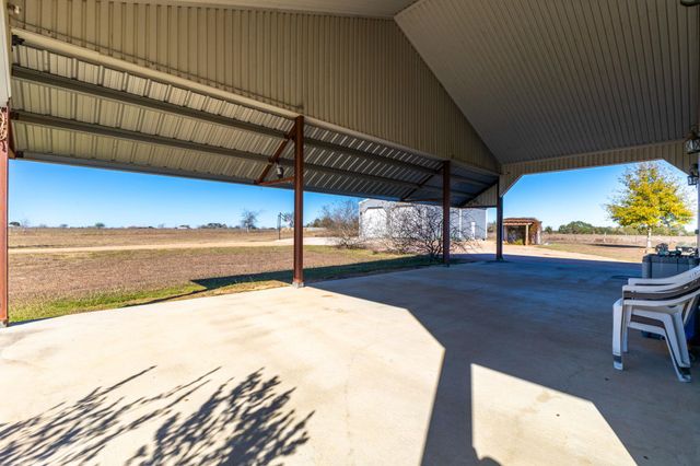 1138 Creekside LN, Weimar, TX 78962