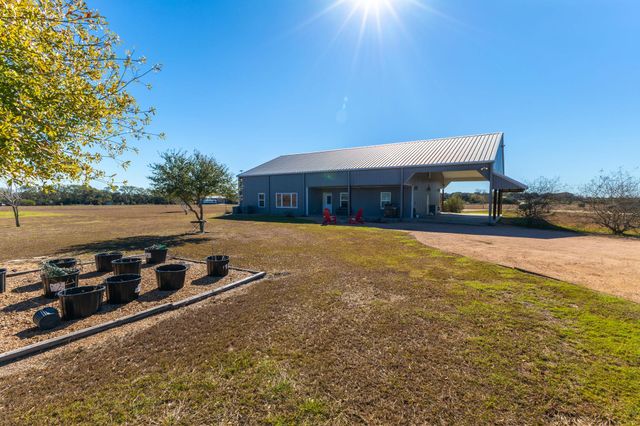 1138 Creekside LN, Weimar, TX 78962