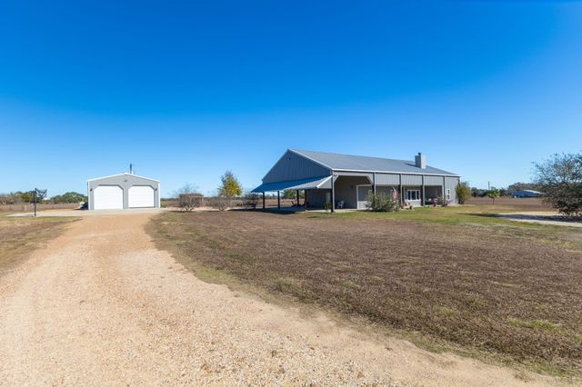 1138 Creekside LN, Weimar, TX 78962